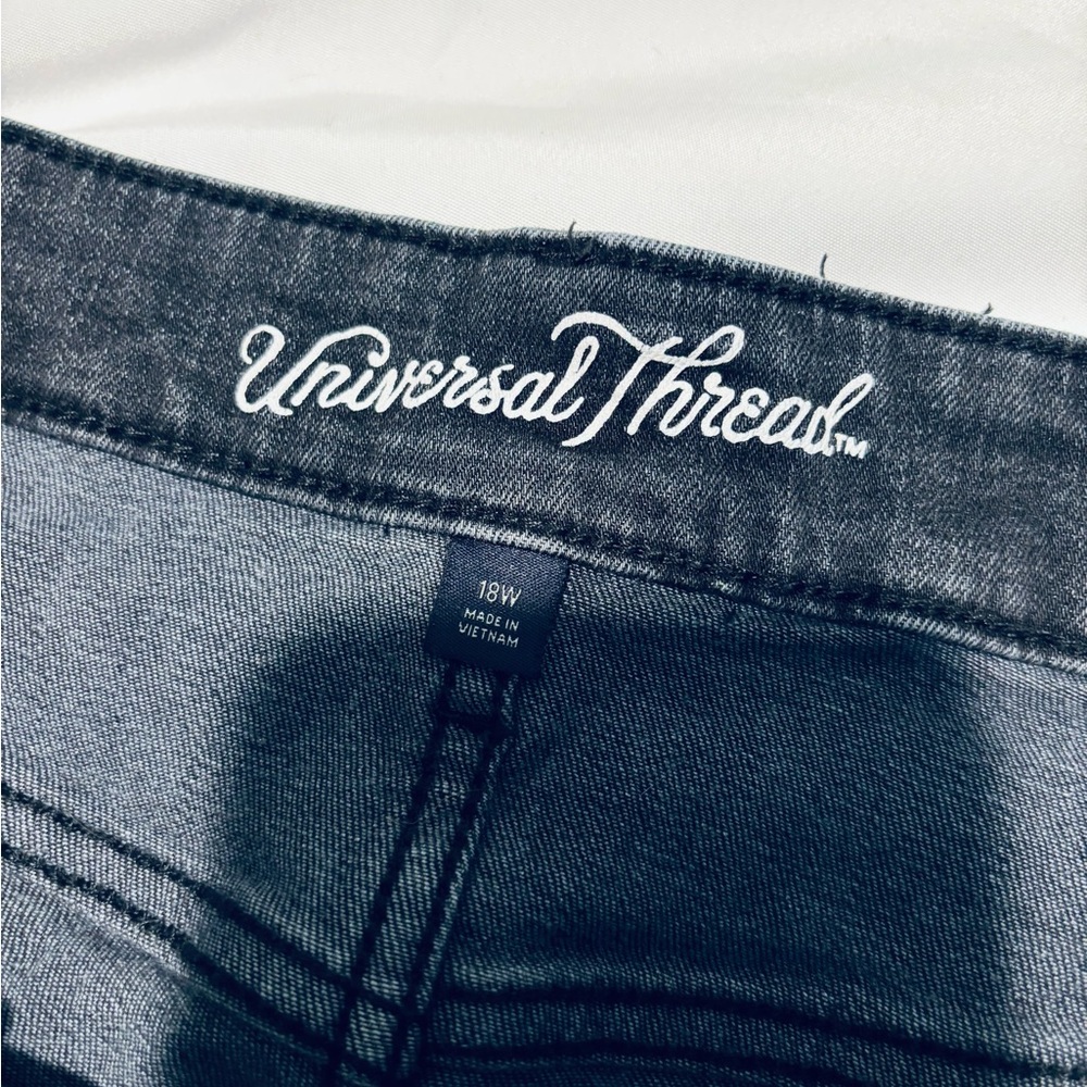 Universal Thread Super Stretchy Cut Off Shorts Se… - image 5